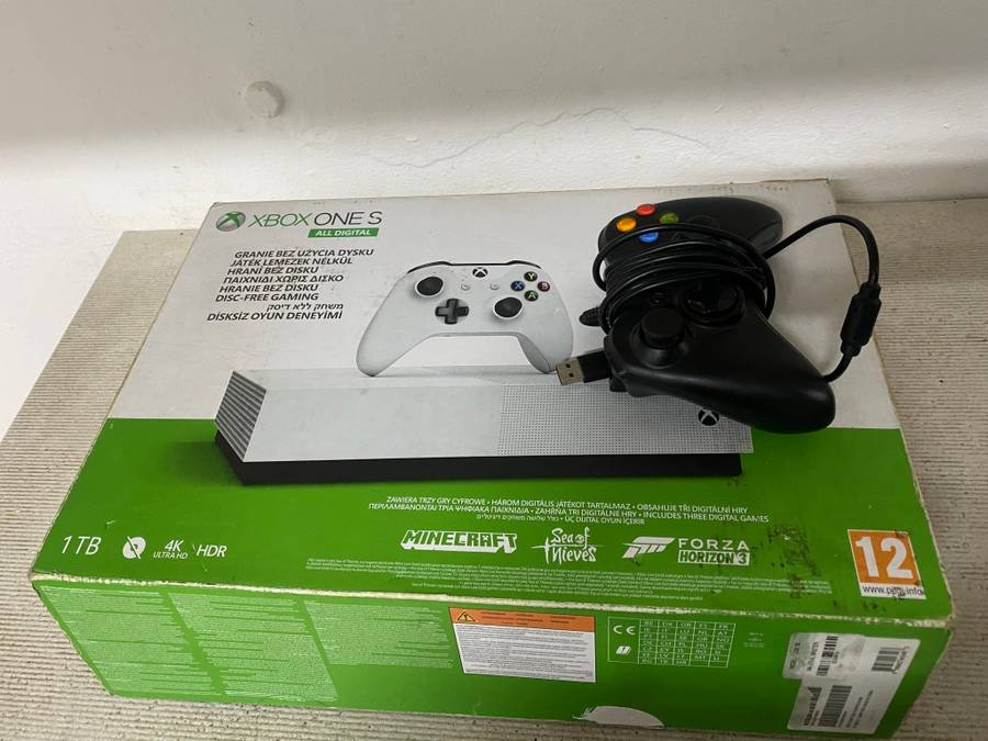 XBOX ONE S * 1 TB *4K ULTRA HD *  IN BOX * HDMI CABLE* 2 CONTROLLERS *CHARGING DOCK*GOOD CONDITION